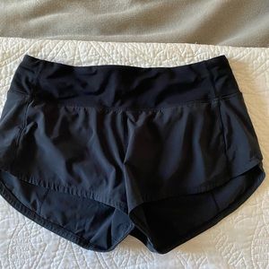 lululemon low rise speed up shorts 2.5 in.